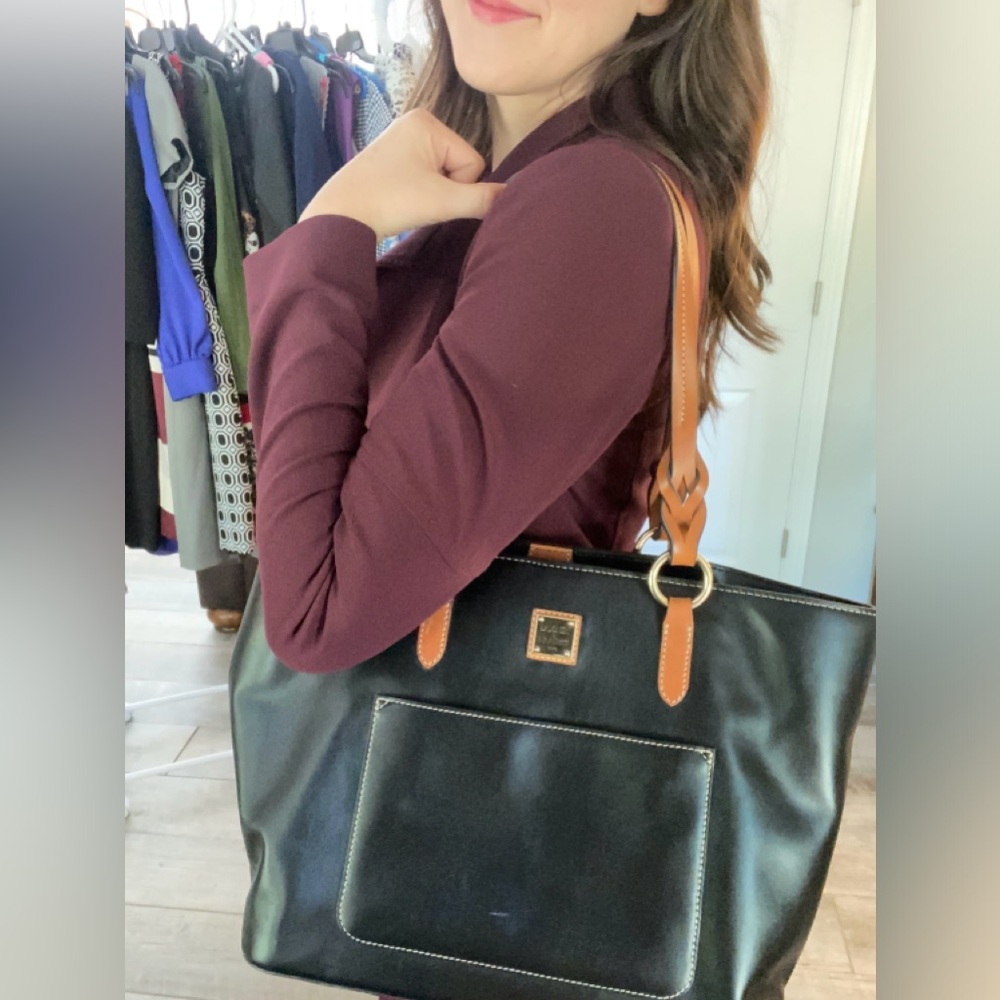 Dooney & Bourke Large Leather Tote Bag - Classic & Spacious!